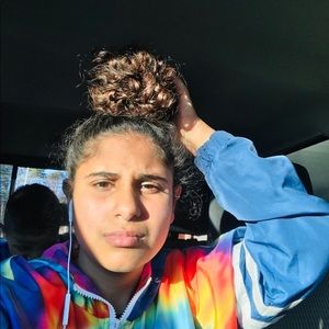 Meet your Posher, Aya